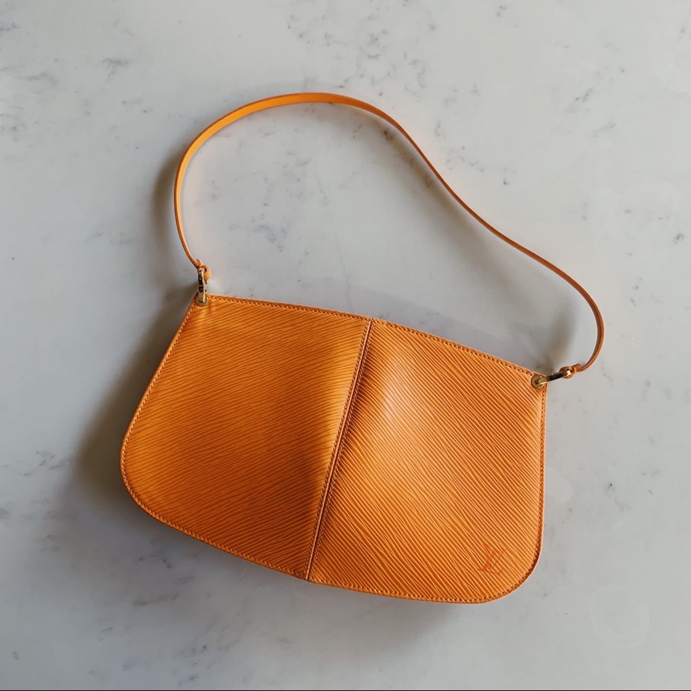 *SOLD* Louis Vuitton Pochette